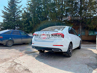 BLACKOUT EDITION. Спойлер лип крашенный Черный глянец Skoda Rapid II Gen (2020 - 2024 - по настоящее время) + УСТАНОВОЧНЫЙ КОМПЛЕКТ