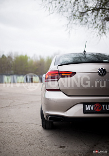 SPACE GRAY. Имитация насадок глушителя(выхлопа) крашенные для VW Polo Liftback 2020 - 2023